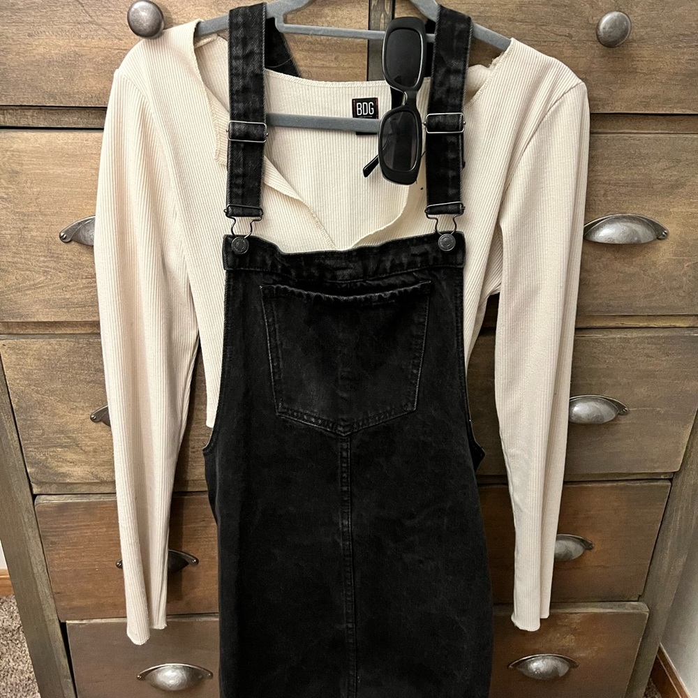 ✨Black Overall Dress✨